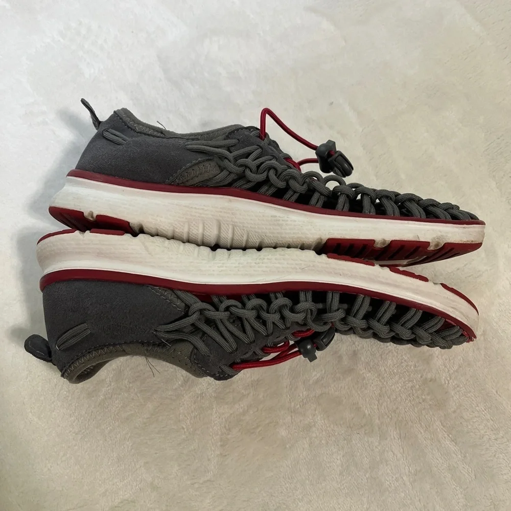KEEN Uneek Big Kids Outdoor Sports Sandals Gray/Red Size 4 Preowned